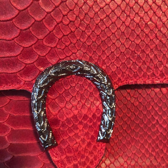 Crocodile Design RED Handbag (Paris) - Picture 10 of 14